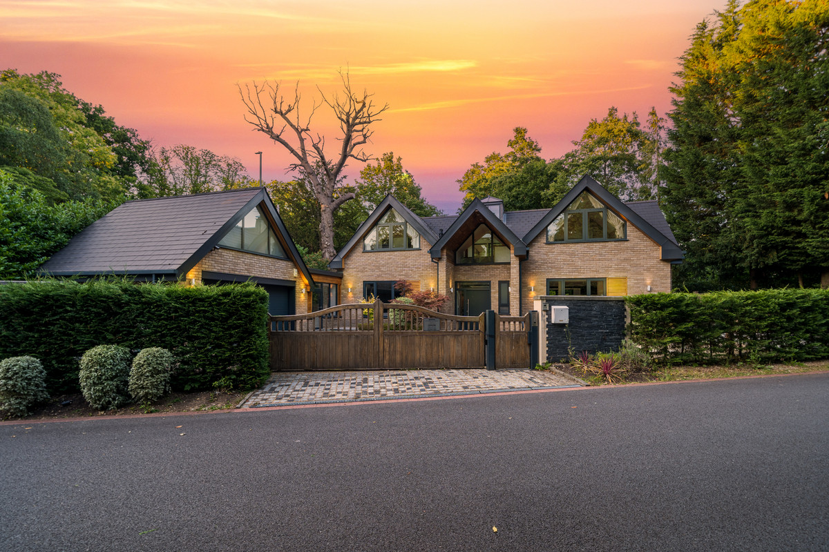 Meadow Road, Virginia Water, GU25