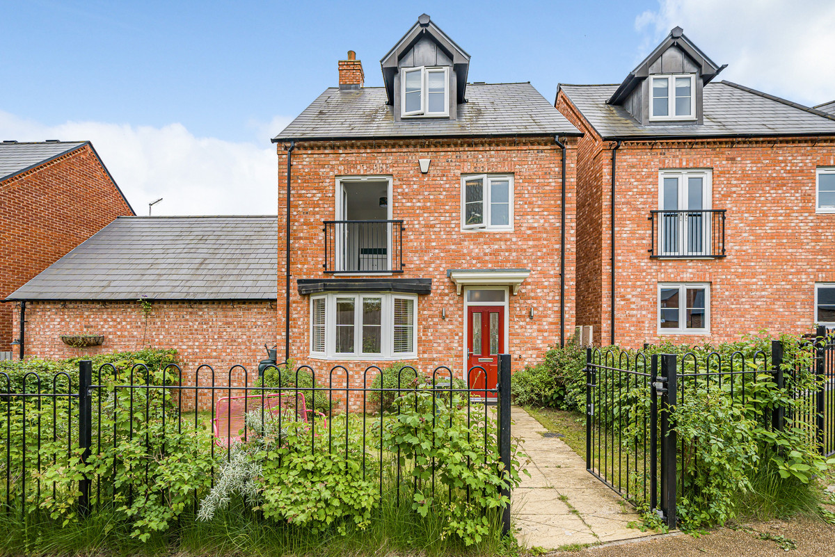 Rose Acre Close, Weedon, NN7