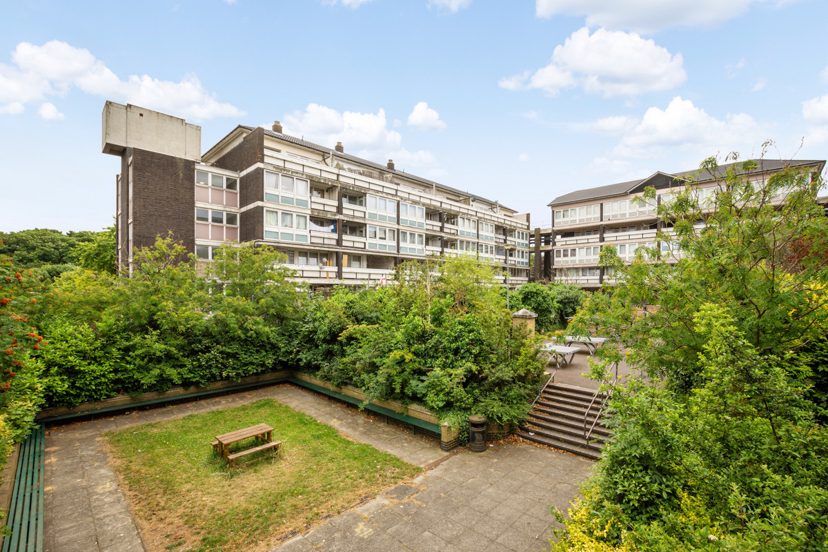 Nightingale Vale, London, SE18