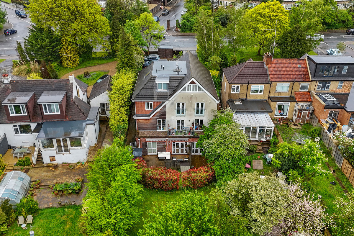 Great North Road, Barnet, EN5