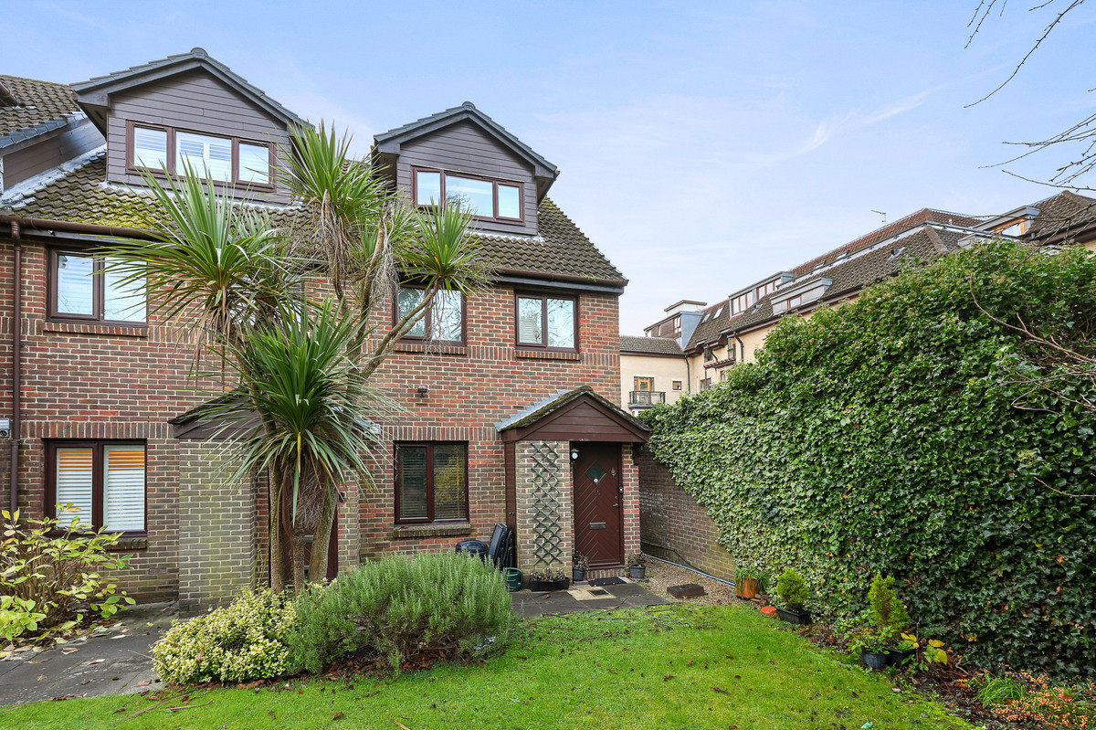 Benwell Court, Sunbury-on-thames, TW16