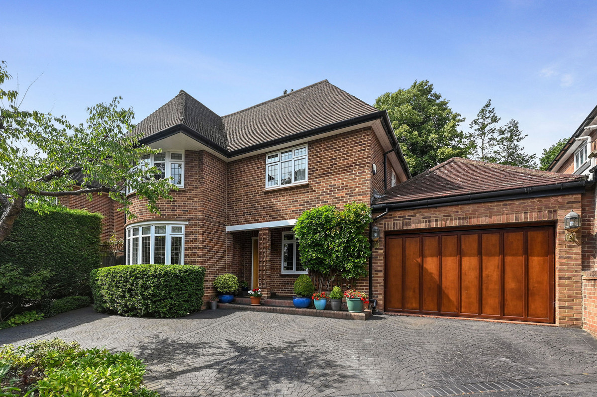 Barnet Road, Arkley, EN5