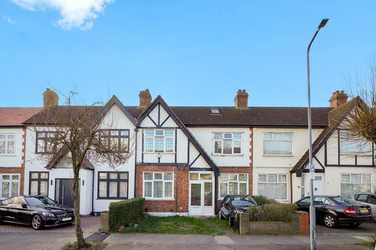 Babbacombe Gardens, Ilford, IG4