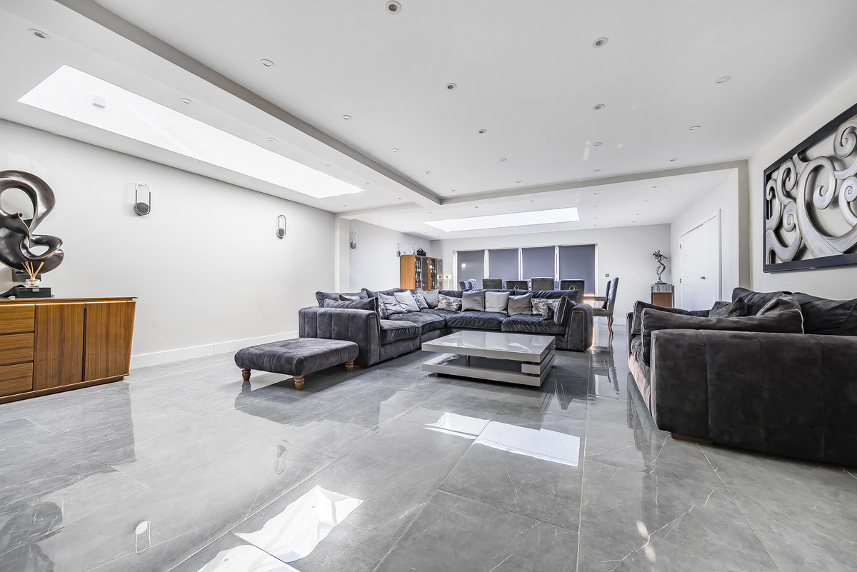 Ashurst Road, Barnet, EN4