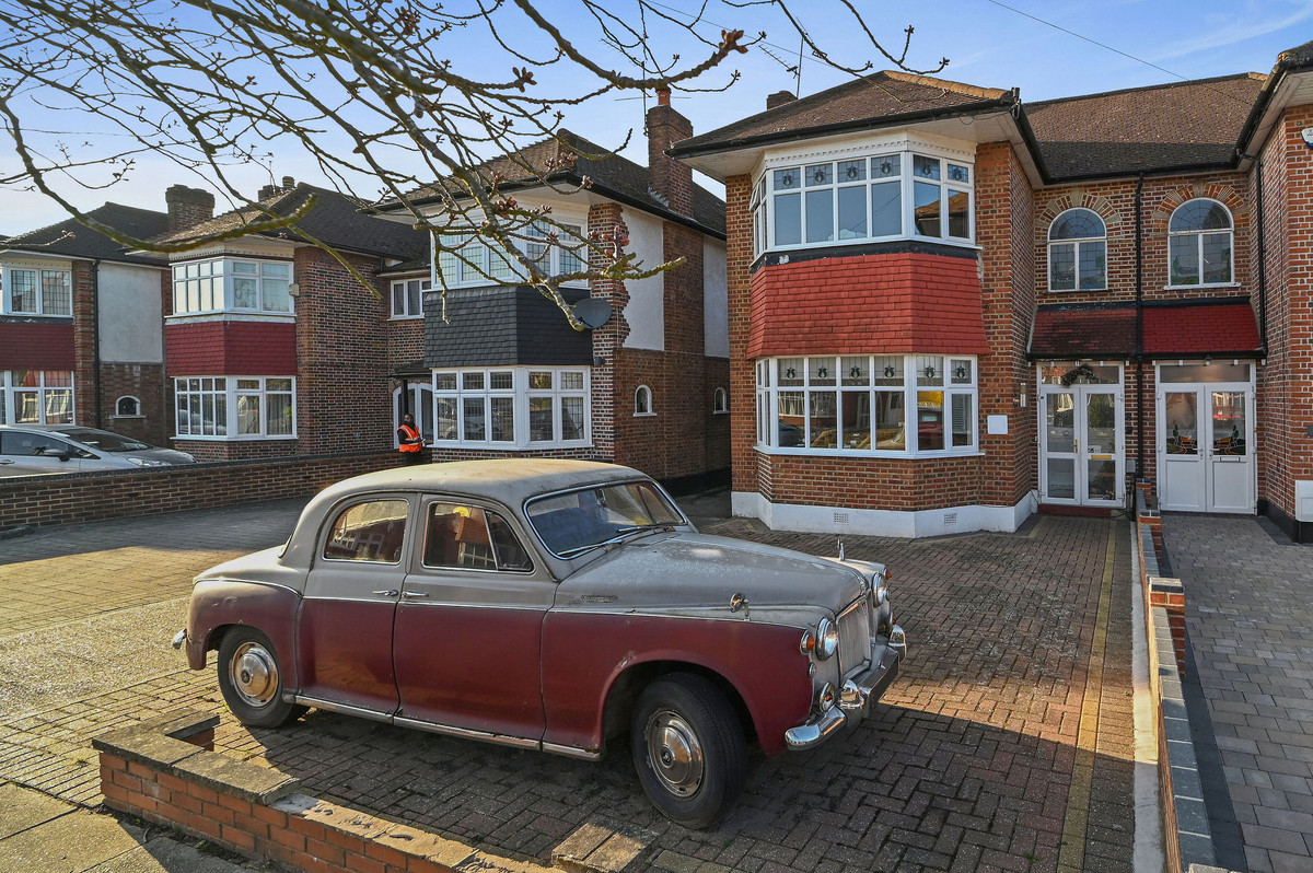 Sussex Way, Barnet, EN4