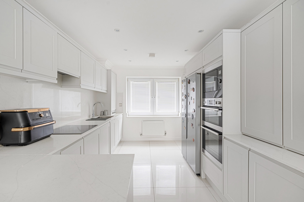 Castleridge Drive, Greenhithe, DA9