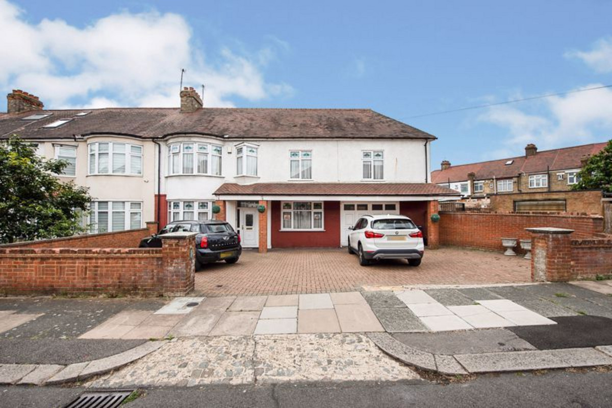 Dorchester Avenue, London, N13