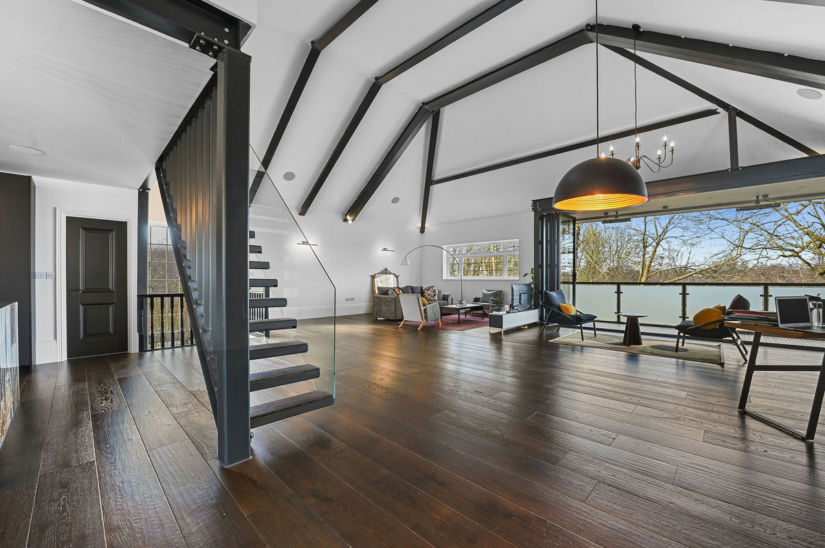 Woodside Lane, London, N12