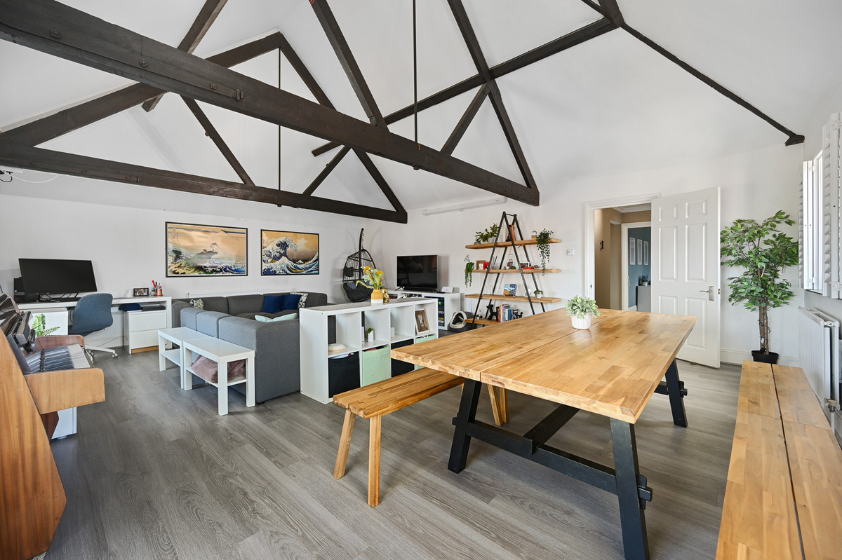Weydon Lane, Farnham, GU9