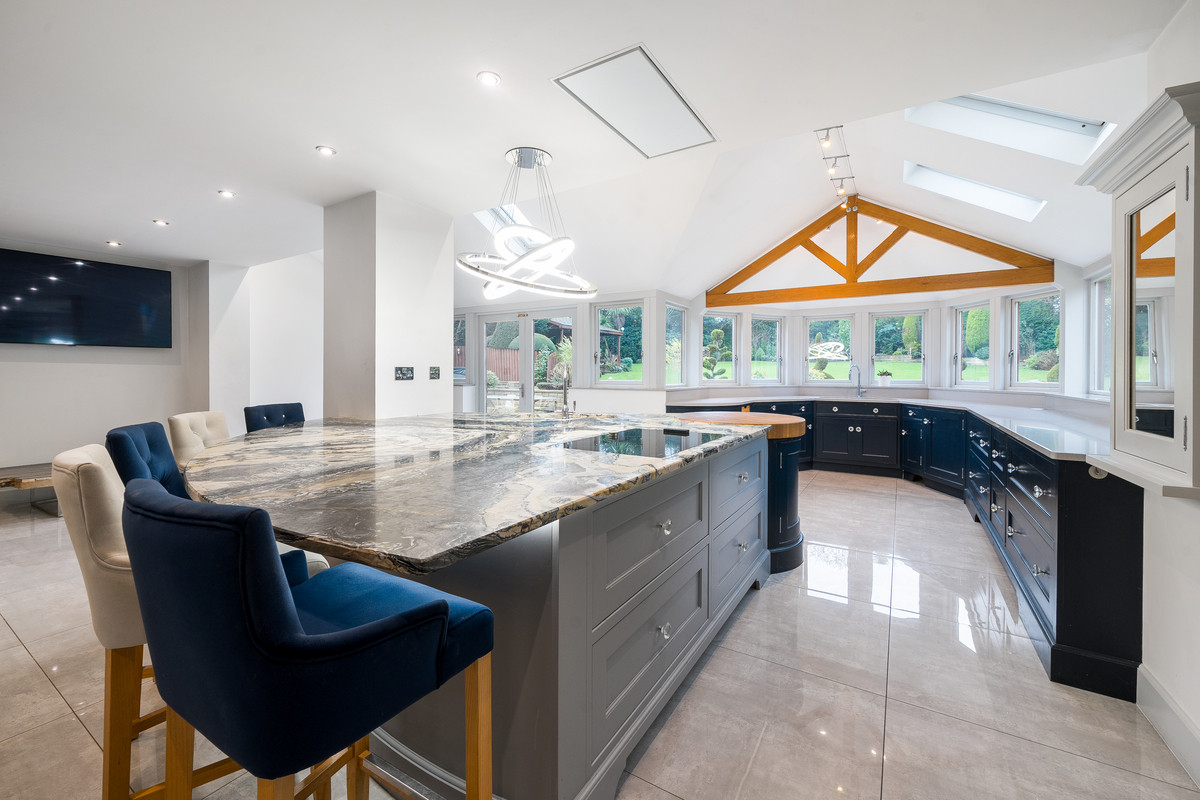 Aberford Road, Leeds, LS15