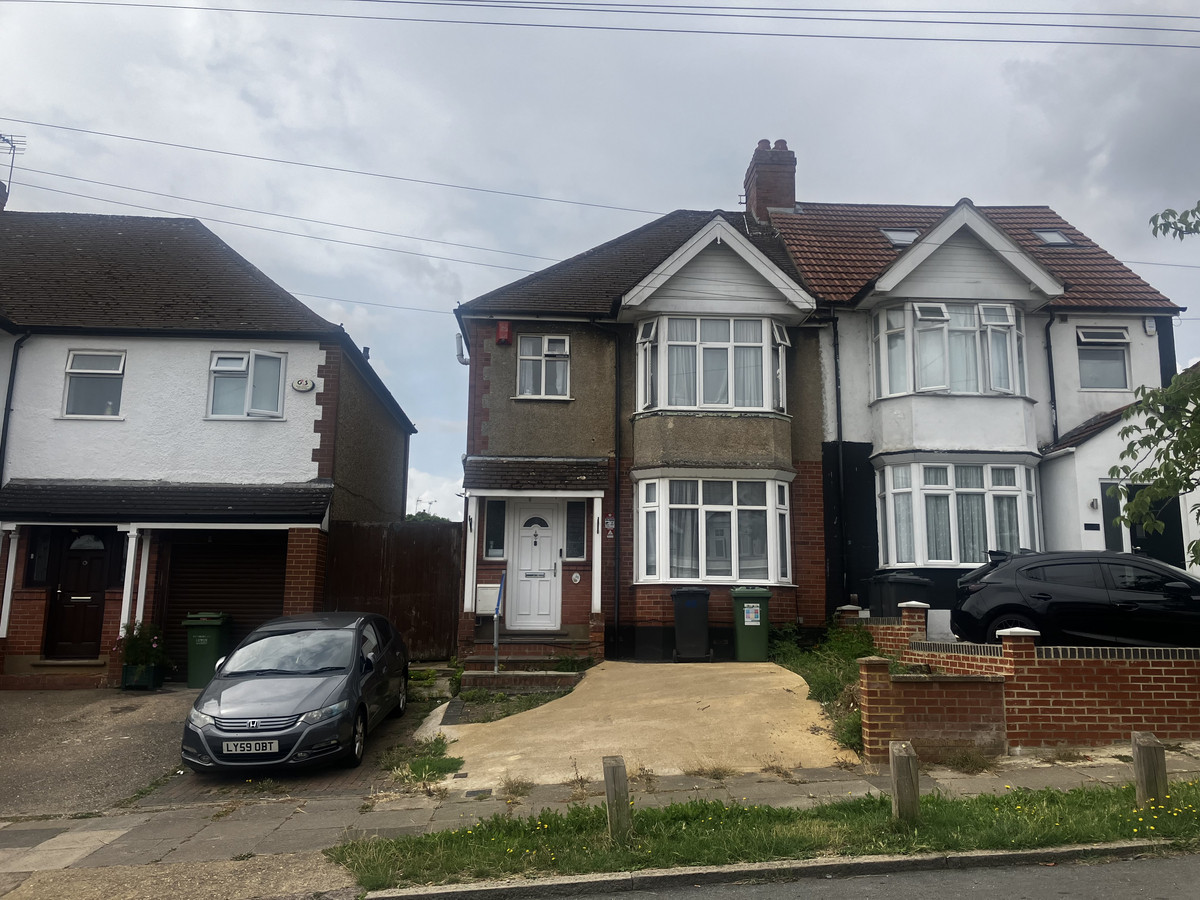 Somerset Avenue, Luton, LU2