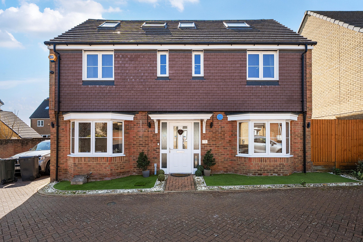 Eleanor Close, Dartford, DA1