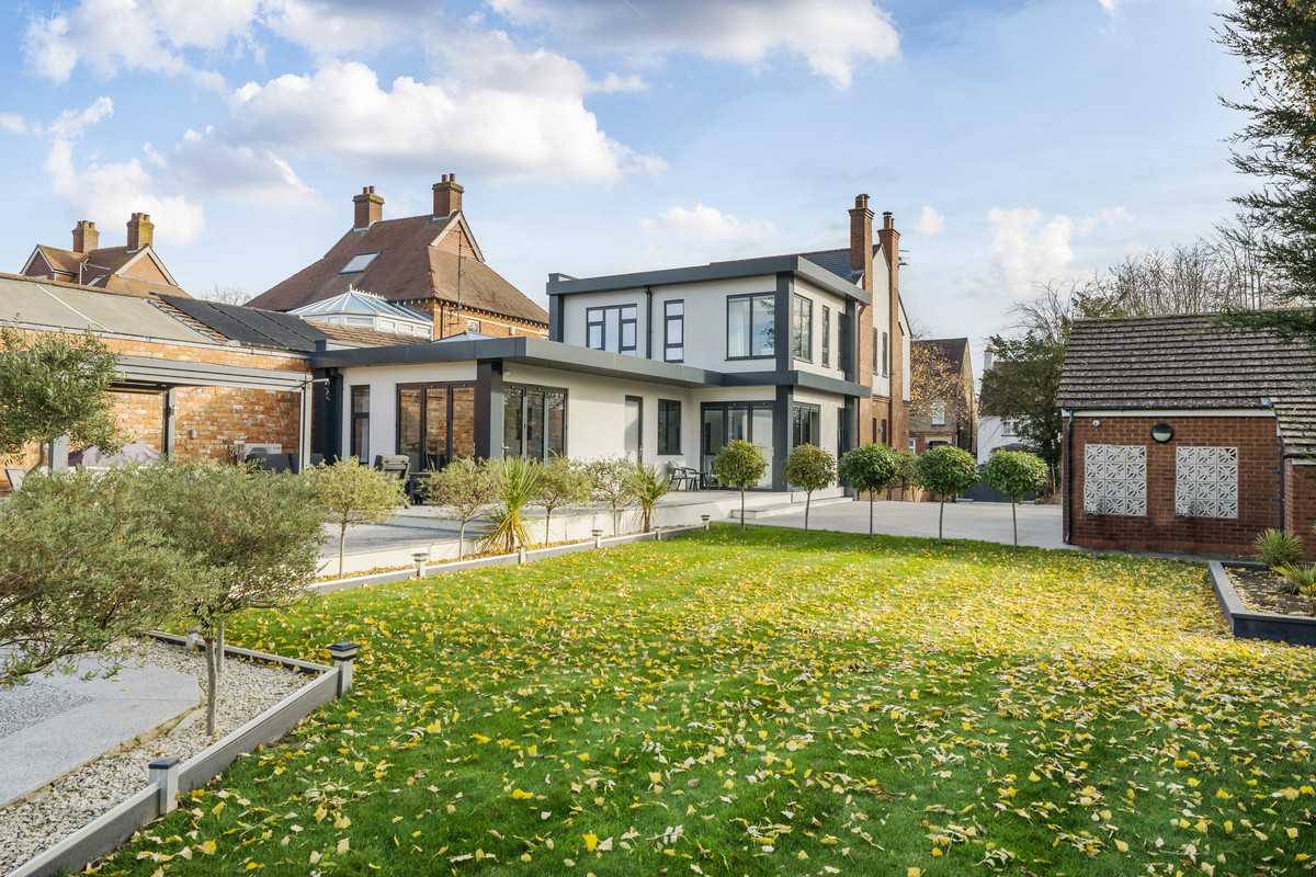 Higham Road, Rushden, NN10