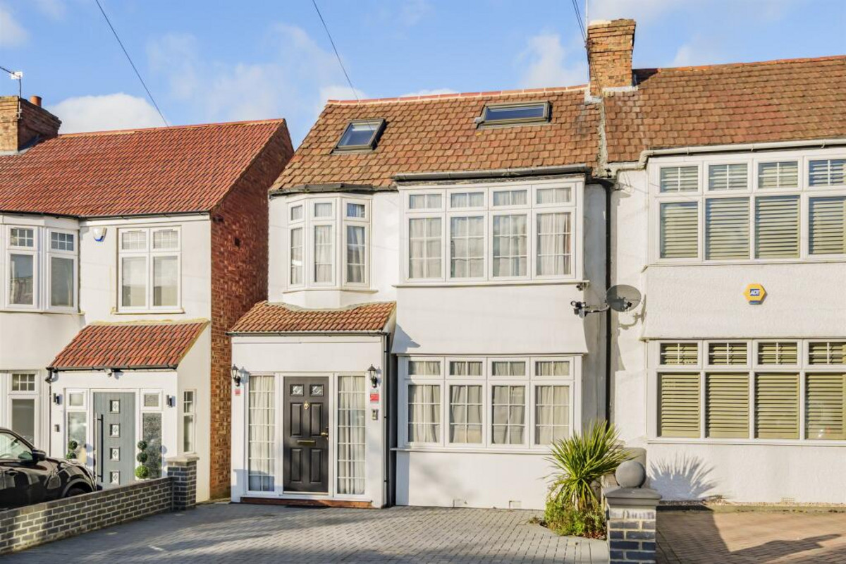 Windsor Drive, Hertfordshire, EN4