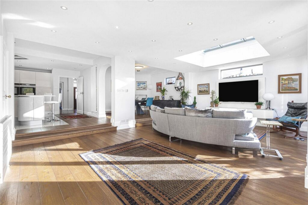 Uphill Road, London, NW7