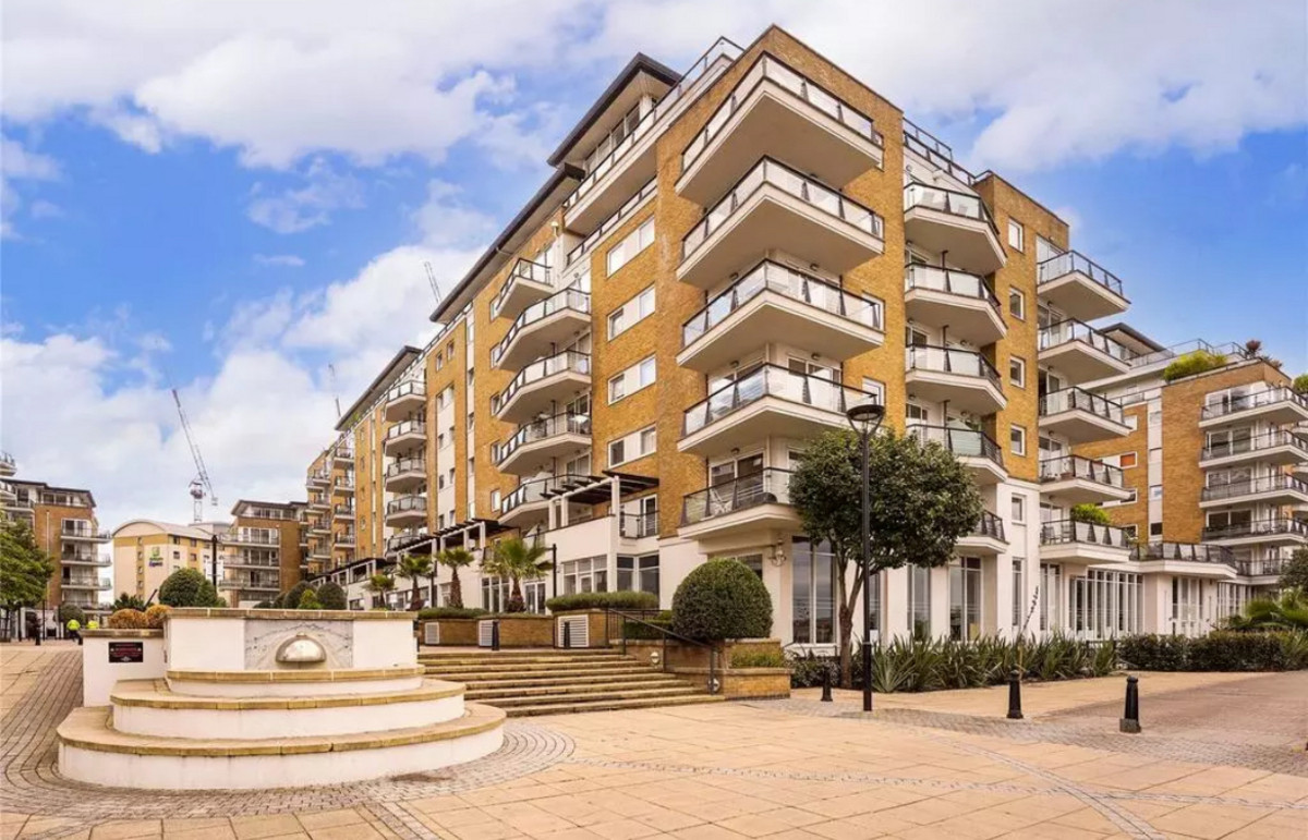 Smugglers Way, London, SW18