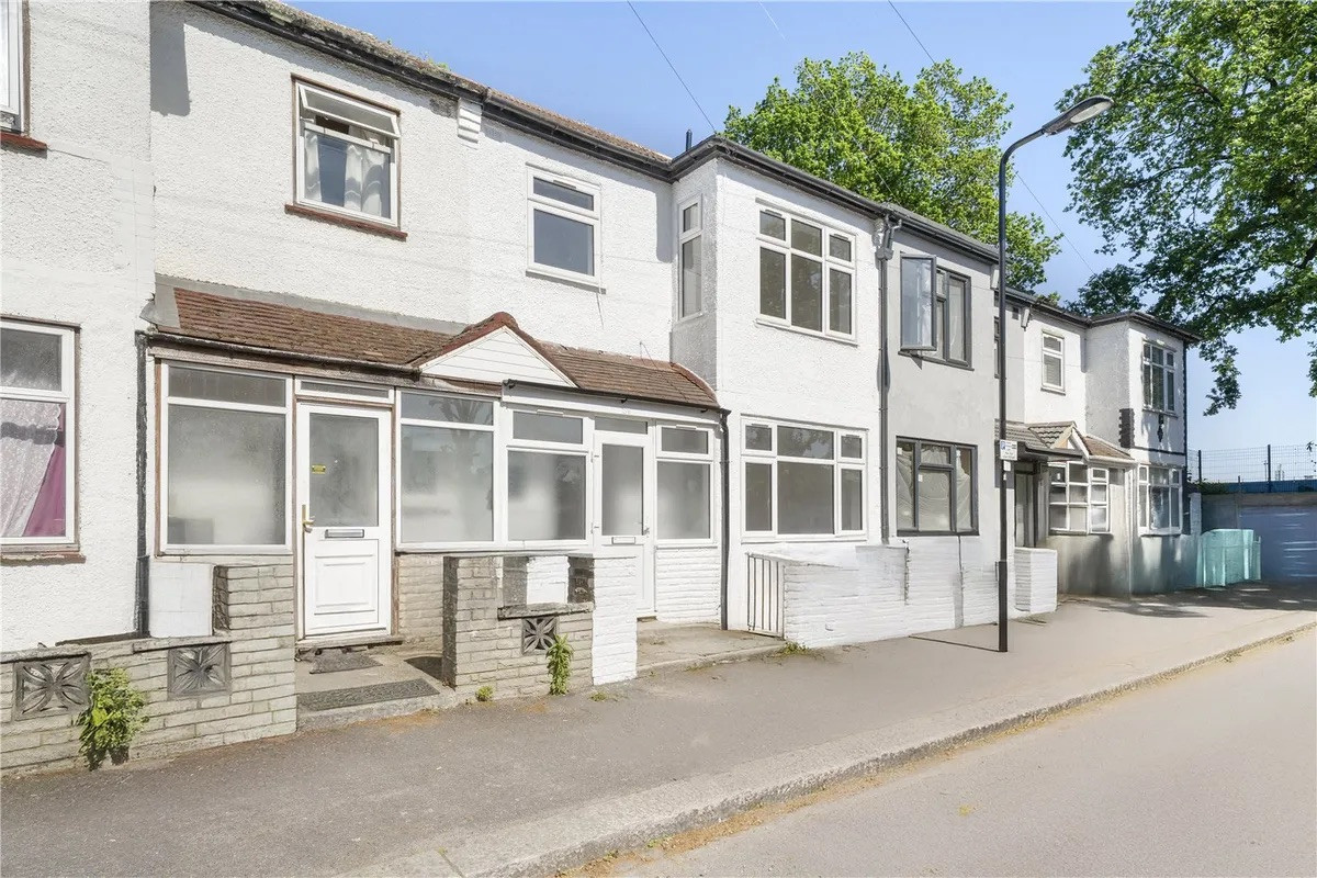 West End Avenue, London, E10