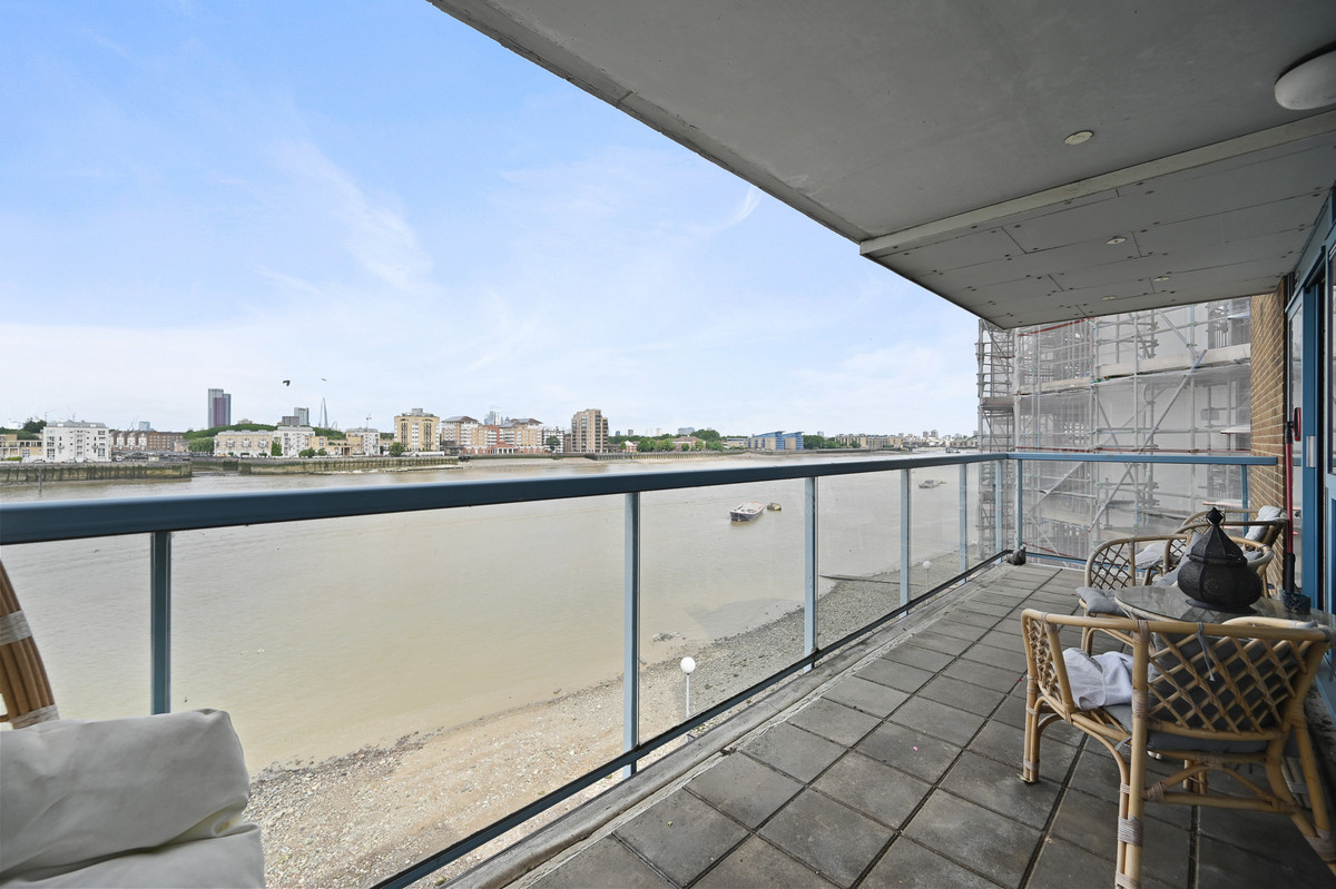 Arnhem Place, London, E14