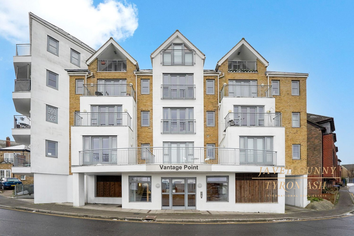 Victors Way, Barnet, EN5