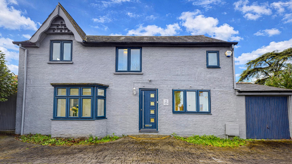 Holmlea Road, Slough, SL3