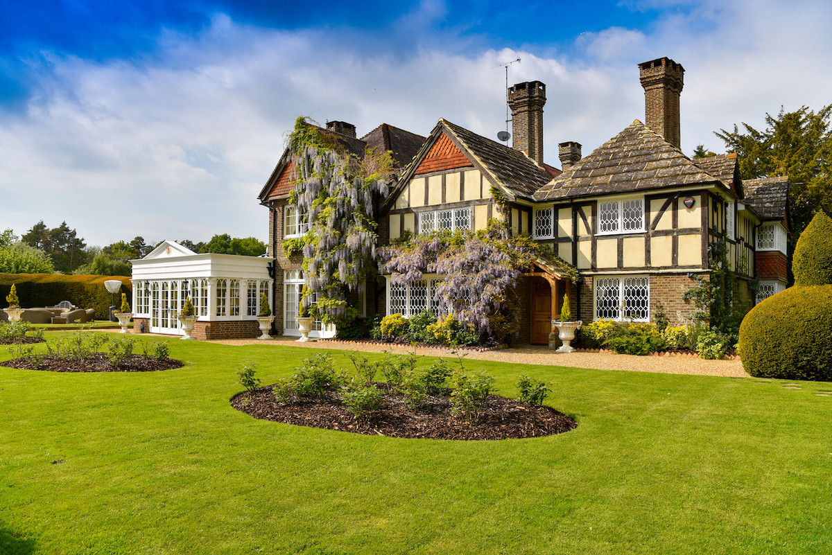 Brighton Road, Horsham, RH13