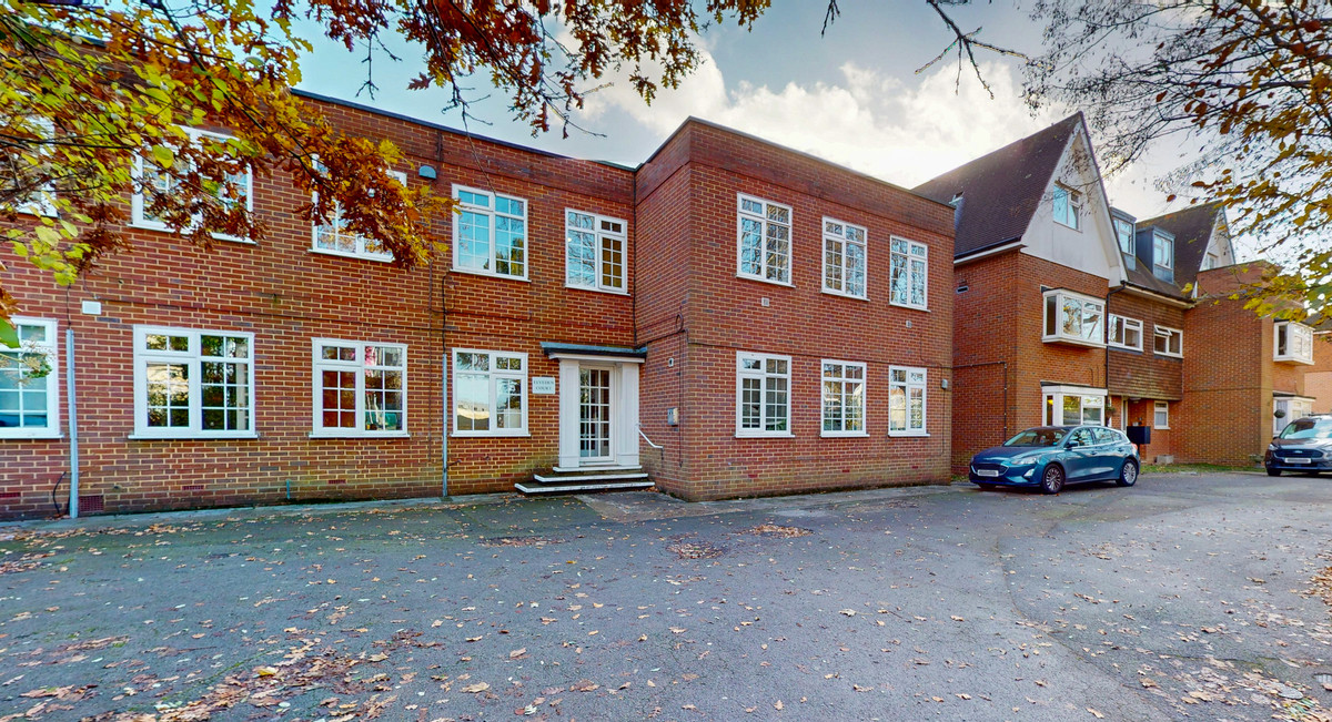 Epsom Road, Leatherhead, KT22