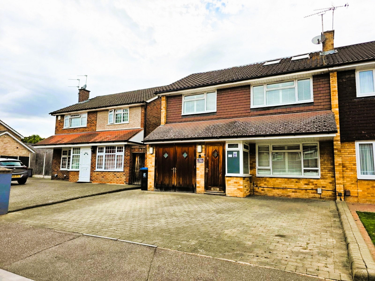 Woolhampton Way, Chigwell, IG7