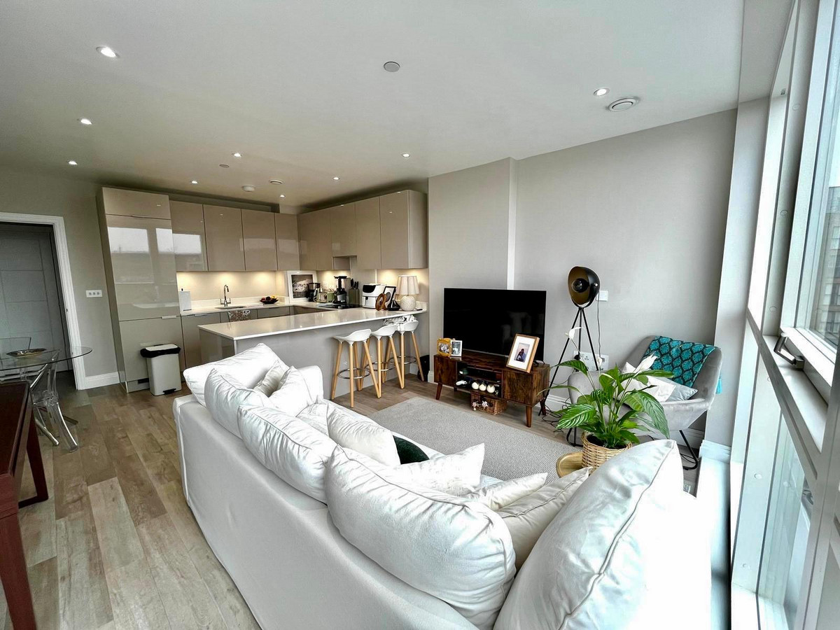 Station Road, London, N11