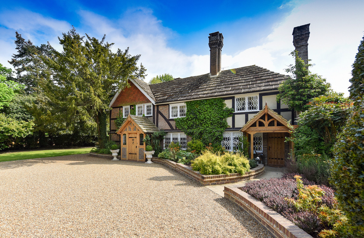 Brighton Road, Horsham, RH13