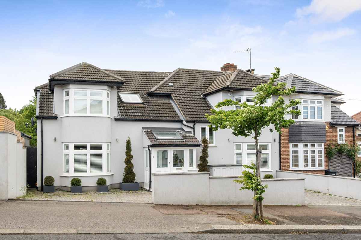 Chadacre Avenue, London, IG5