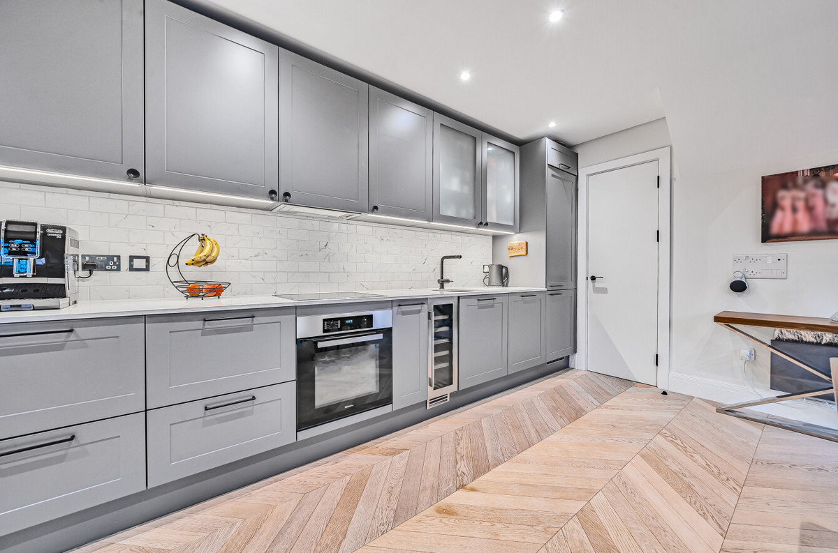 Holden Road, London, N12