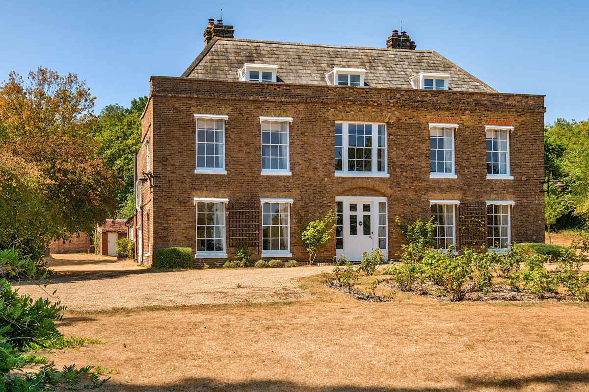 Upnor Road, Rochester, ME2