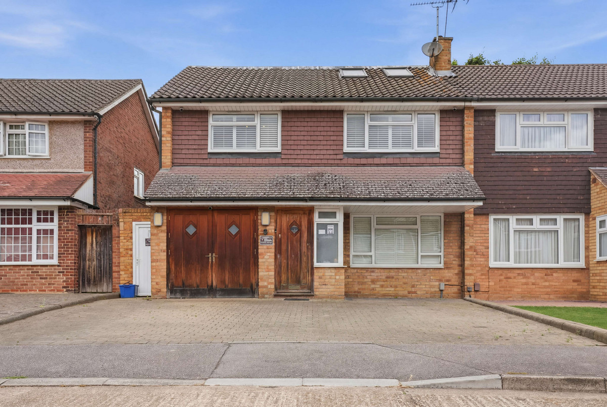 Woolhampton Way, Chigwell, IG7