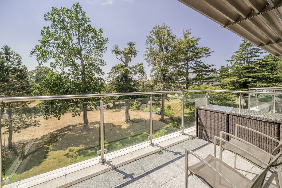 Charters Road, Sunningdale, SL5